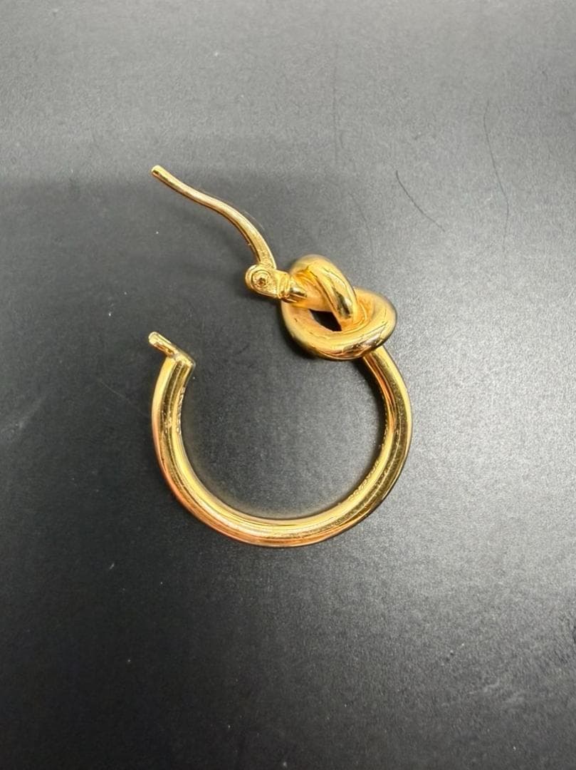 CELINE ノット フープ ピアス 片耳のみ ゴールド