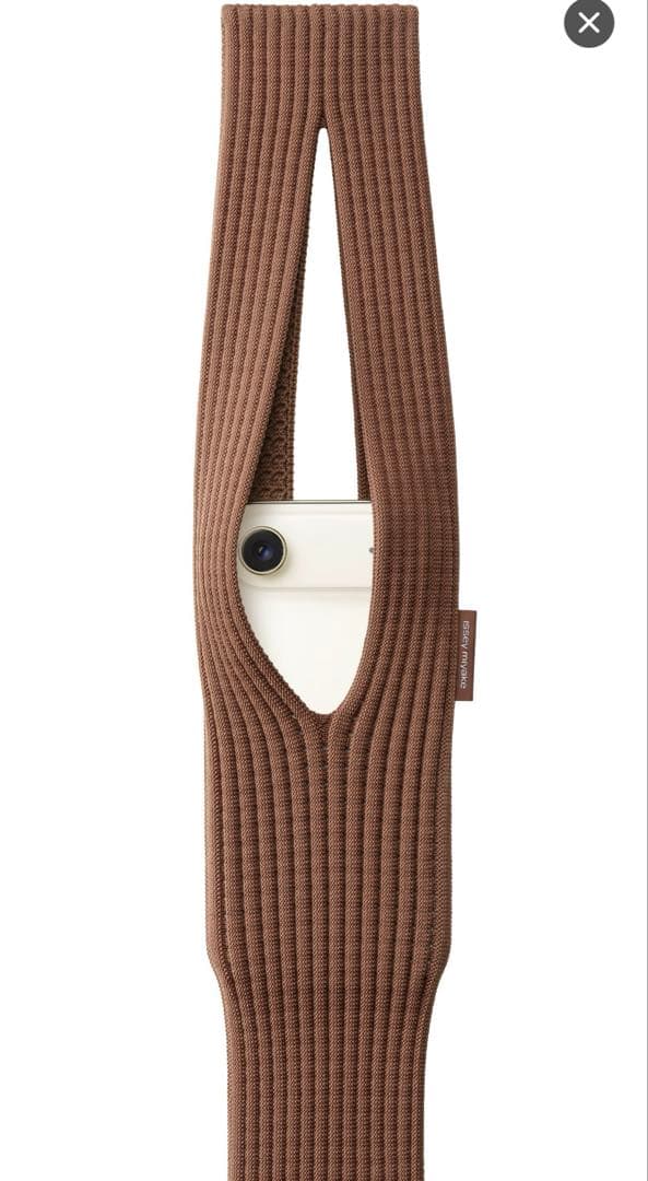 バッグ iPhone Pocket by ISSEY MIYAKE Cinnamon/S