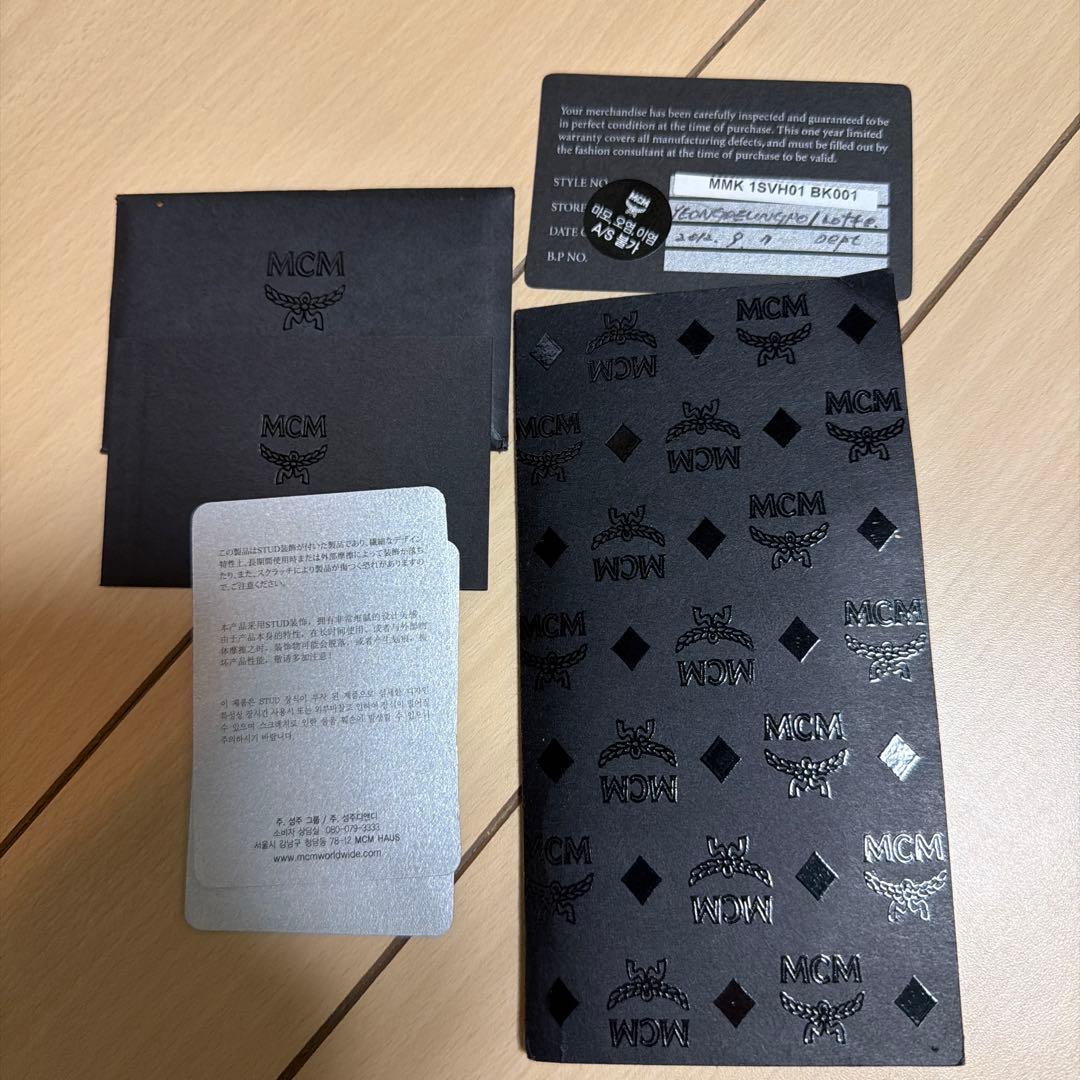 MCM スタッズ付きブラックリュック　本物ギャランティーカードあり