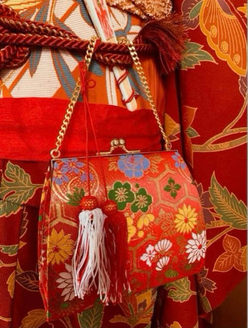 七歳の女の子のお支度　臙脂色　紅型風模様渋め　正絹振袖　七五三