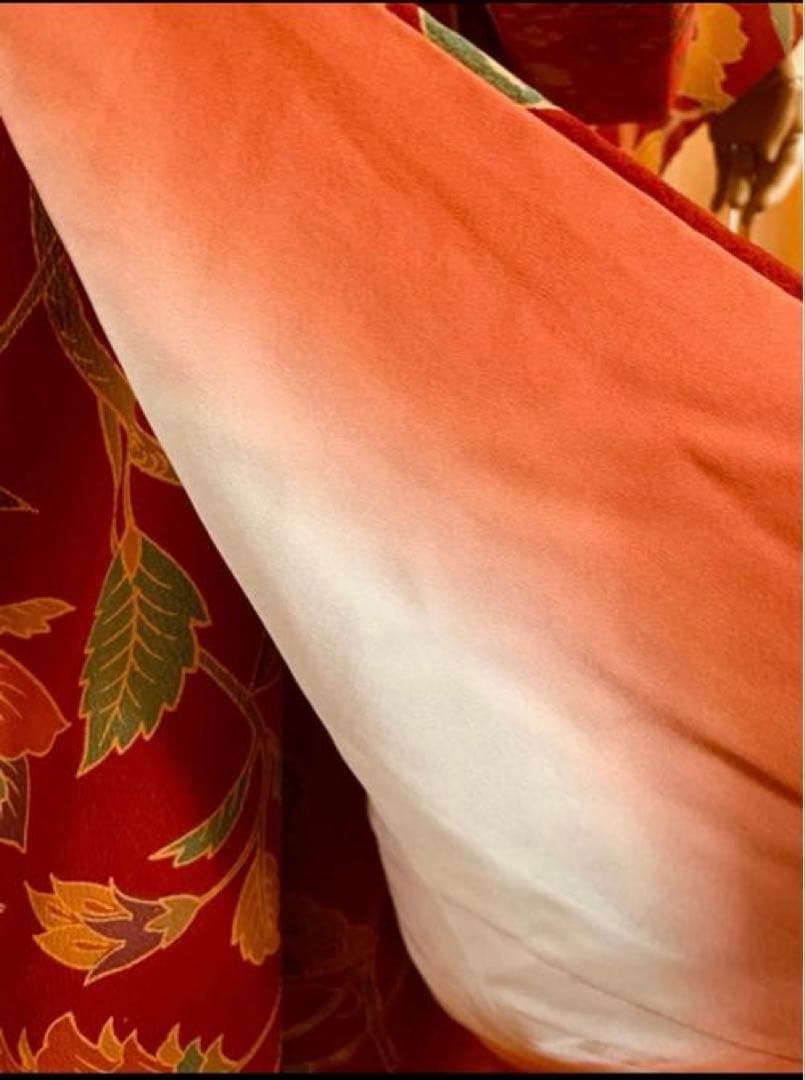 七歳の女の子のお支度　臙脂色　紅型風模様渋め　正絹振袖　七五三