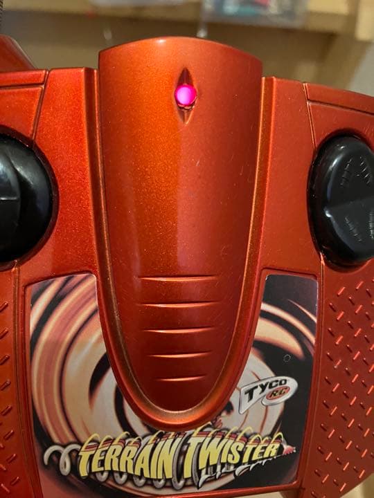 Hot Wheels 水陸両用￼ どんな地形でも走る￼ラジコン￼ ツイスター赤