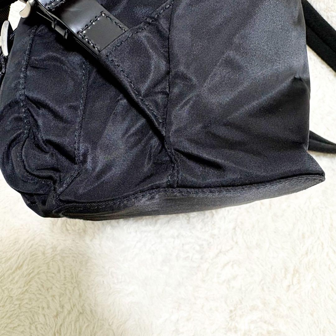 美品　プラダ リュック　バックパック　三角　ナイロン　レザー　黒　白タグ
