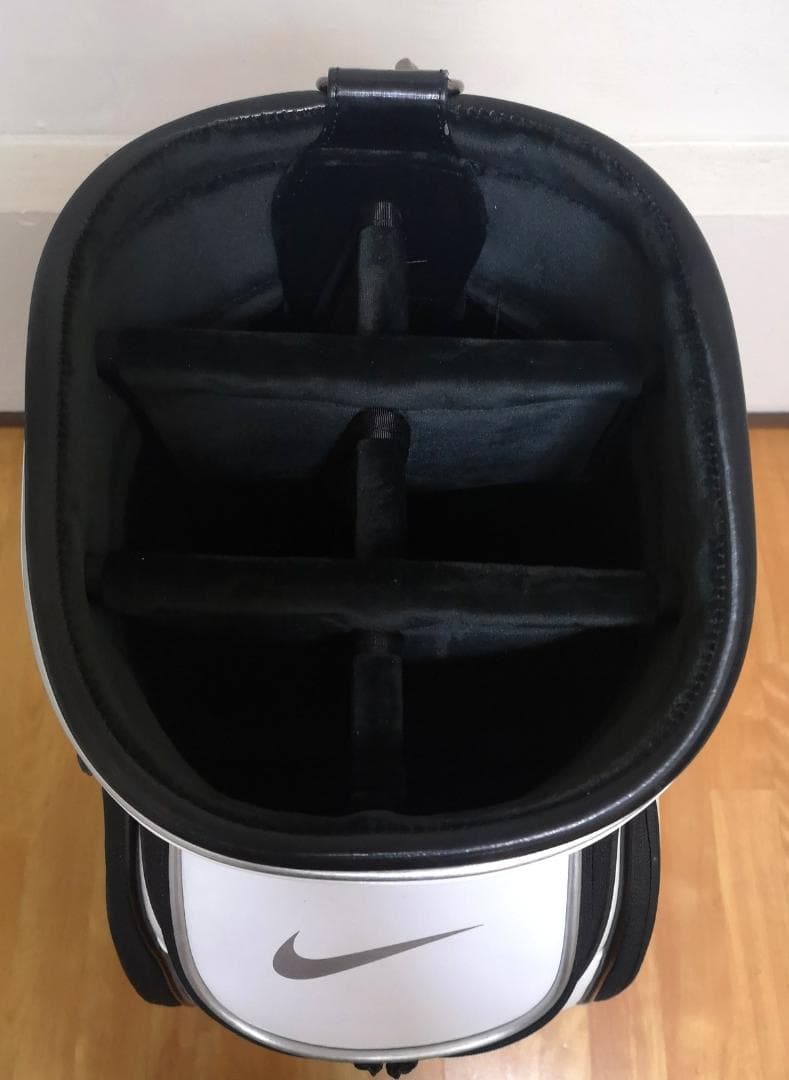 美品NIKE ナイキのアジアカートキャディバッグ(GF3006 白/黒/銀)