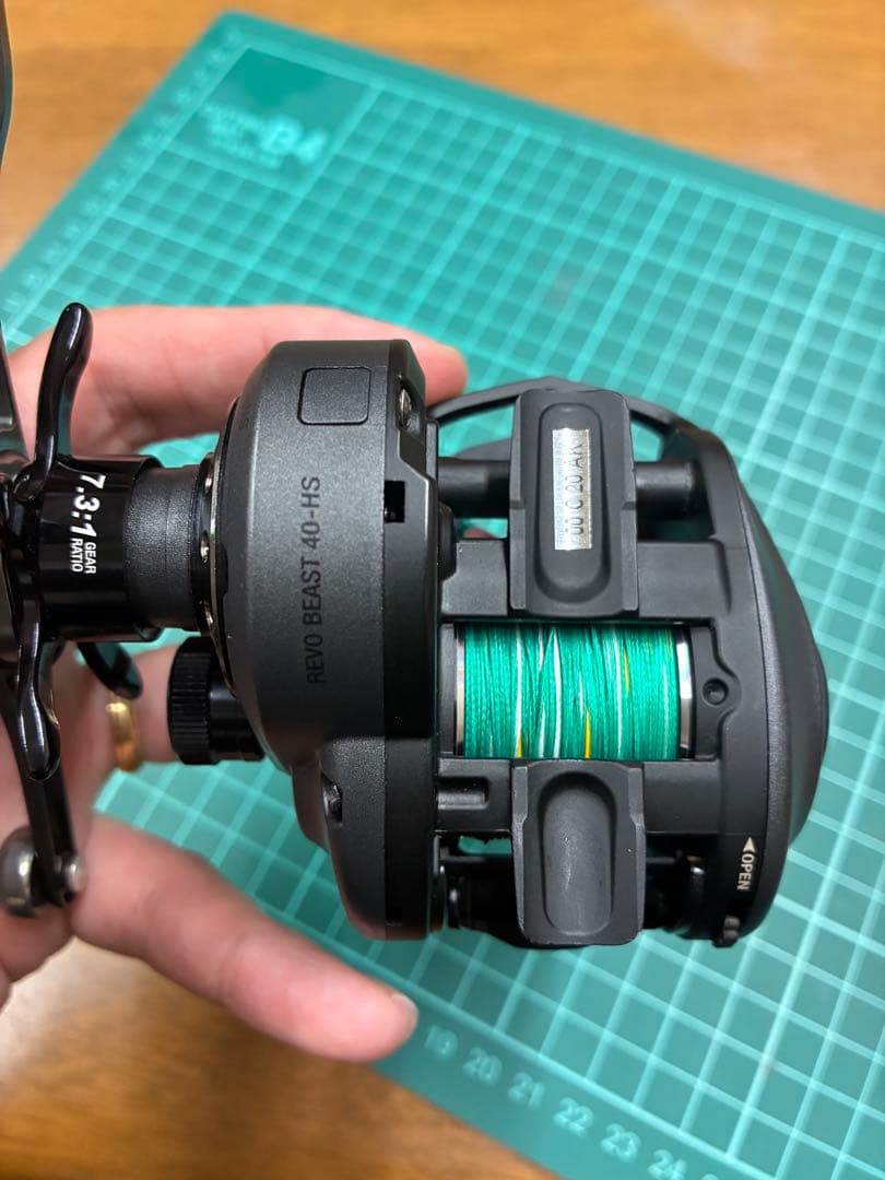 アブガルシア レボ ビースト 40 HS ほぼ未使用 ハンドル リブレ