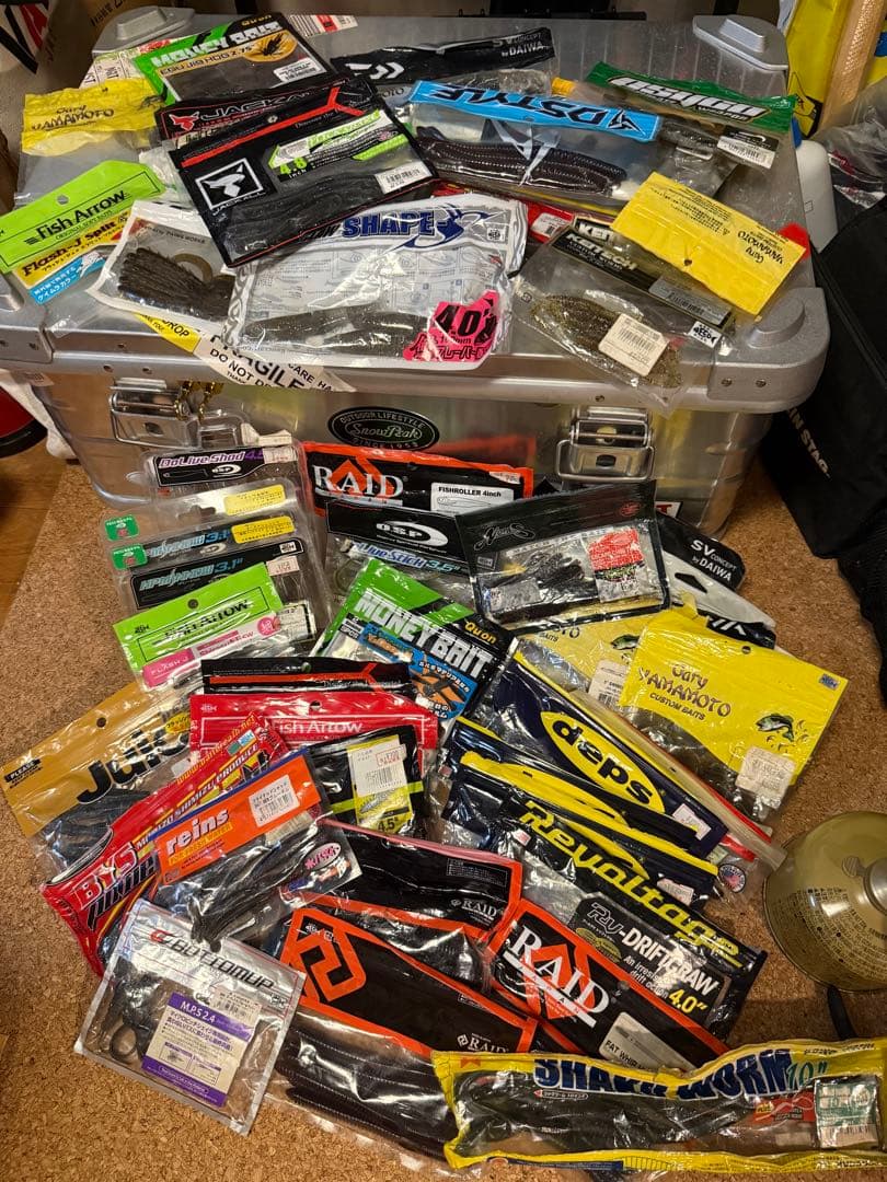 【バス釣り用品まとめ売り】リール、ルアー、ワーム大量セット　タックルボックス付き