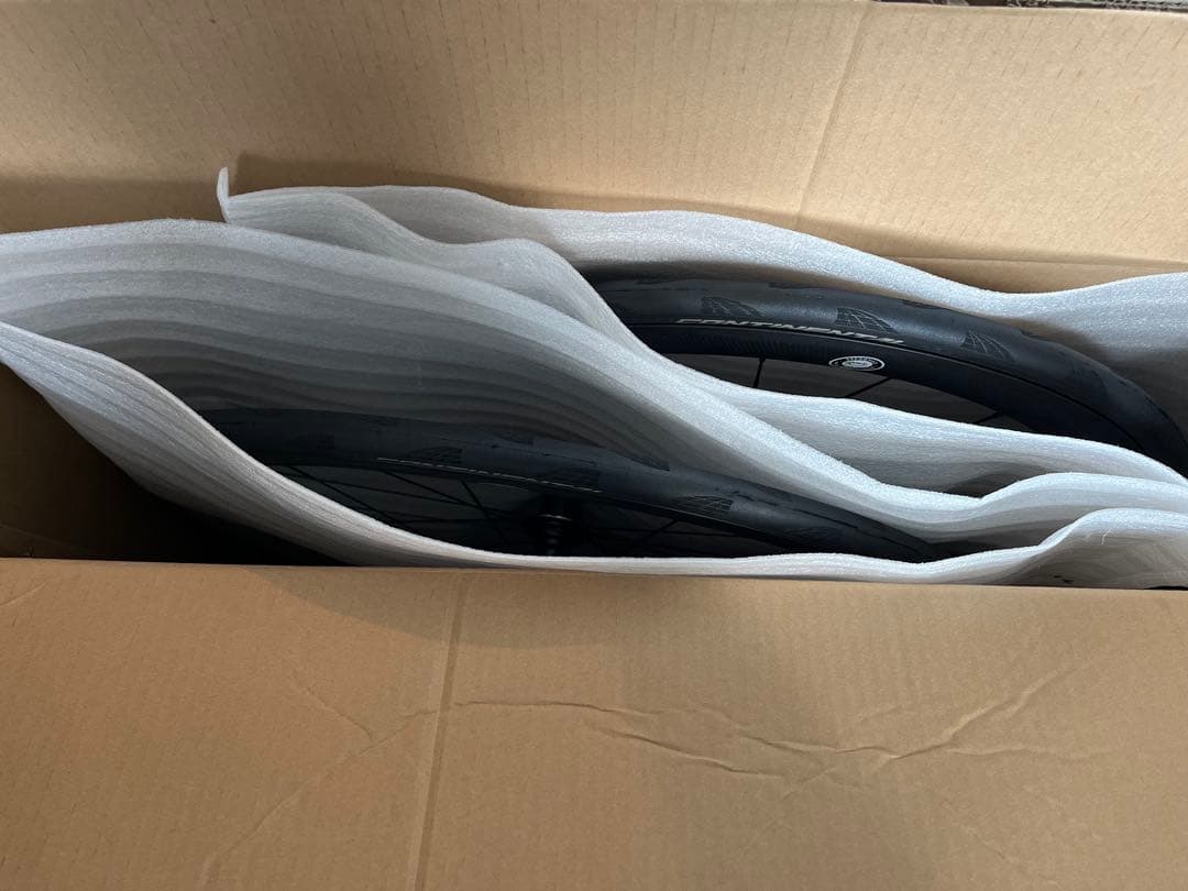 SUPERTEAMカーボンホイールContinental GP5000 装着済