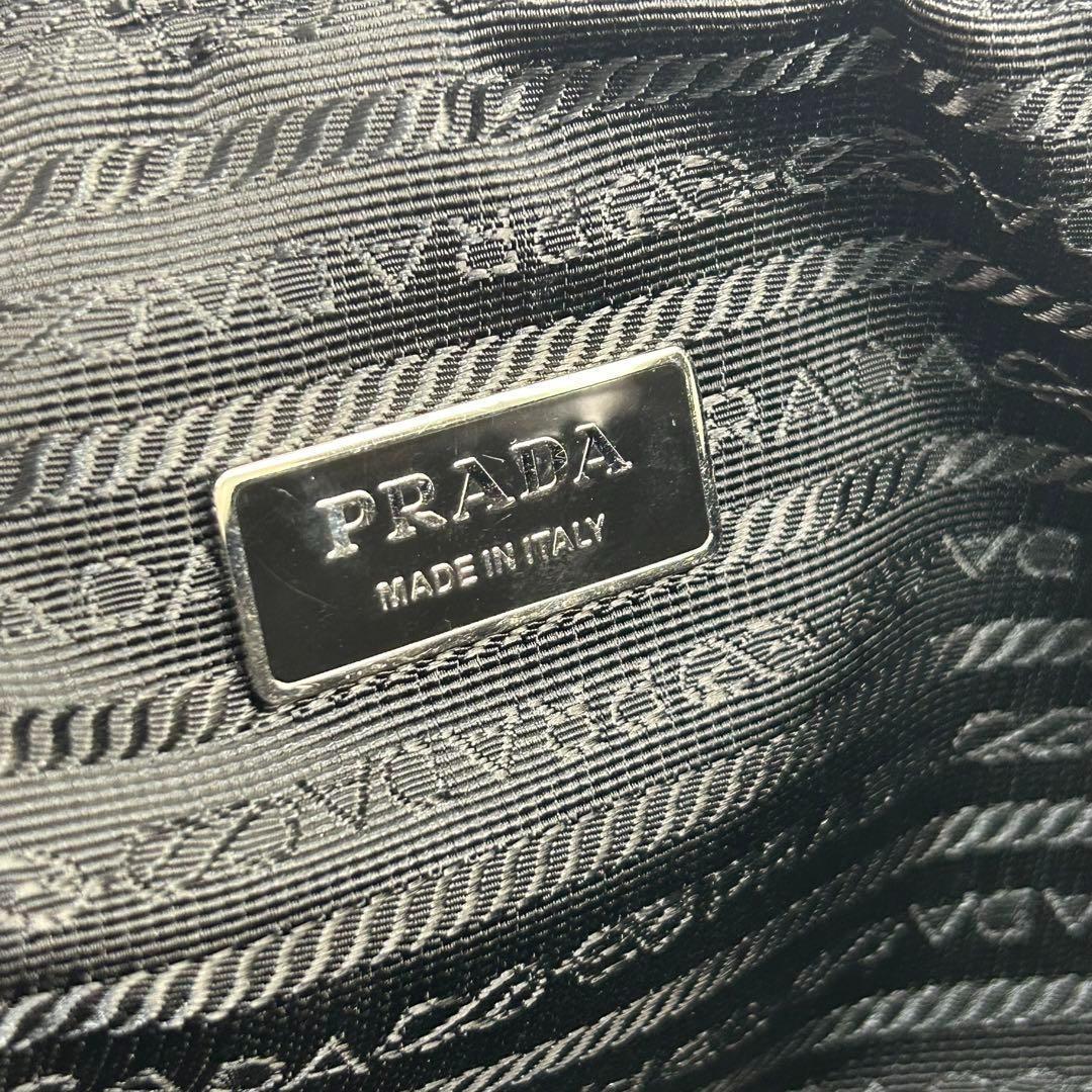 正規品✨極美品✨PRADAプラダ　ボディバッグ　ウエストポーチ　三角プレート　黒