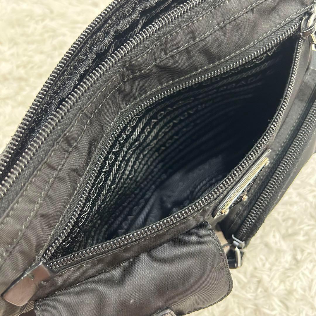 正規品✨極美品✨PRADAプラダ　ボディバッグ　ウエストポーチ　三角プレート　黒
