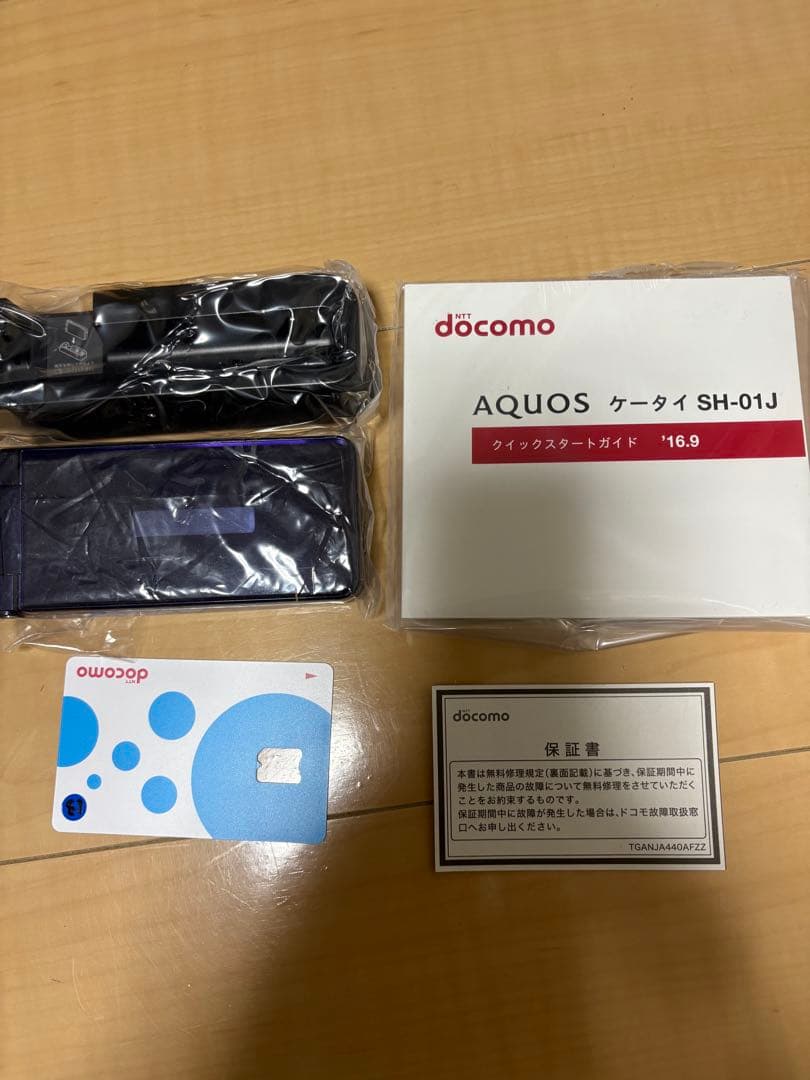AQUOS ケータイ SH-01J ダークブルー 本体