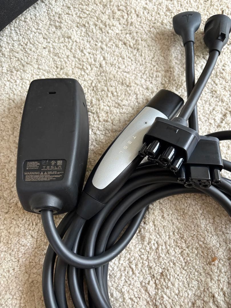 Tesla チャージャーケーブルセット　収納付