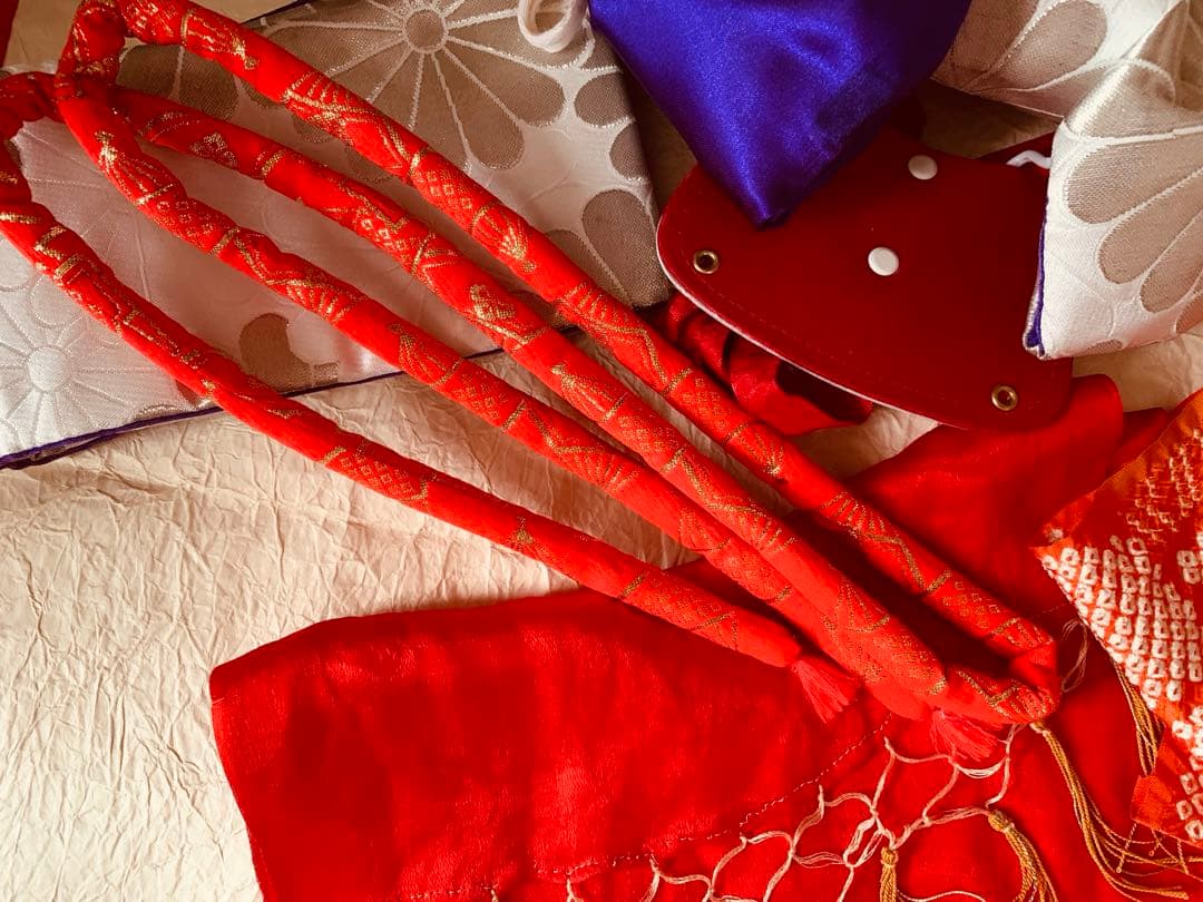 七五三　三歳から五歳の女の子の正絹お振袖コーディネート　鞠の柄　部分的に絞り