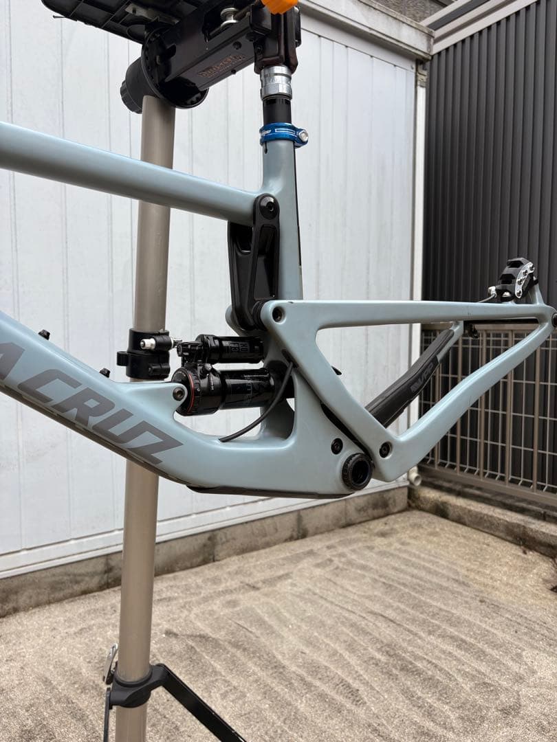 Santa Cruz BRONSON CCフレーム&Fサスセット - メルカリ