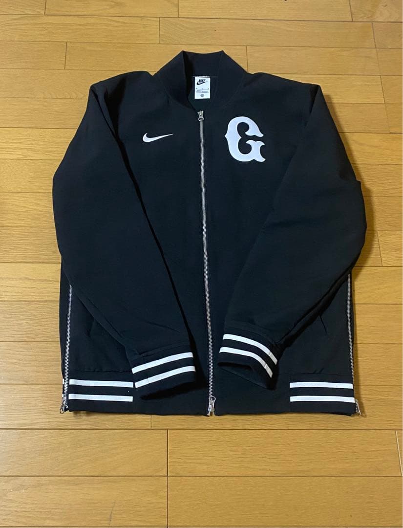 2024年ジャイアンツ オーセンティック グラウンドコートM 入会特典セット