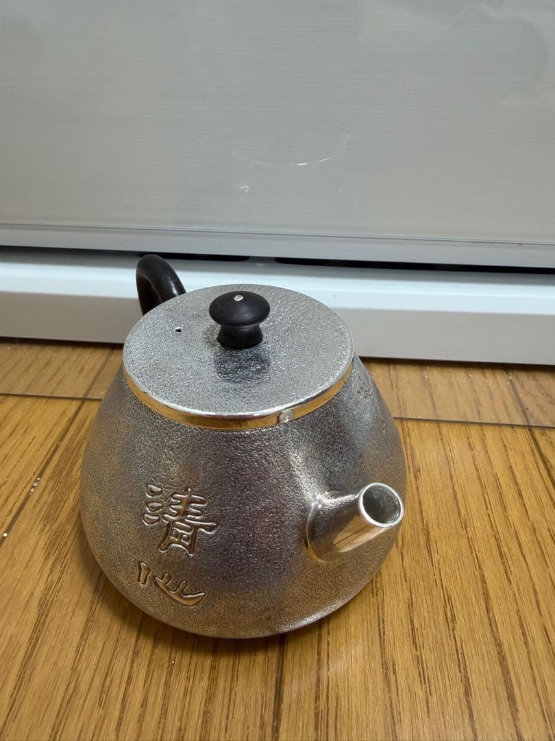 純銀製　鳥と枝図　片面意匠彫　銀製急須　小振り　煎茶道具