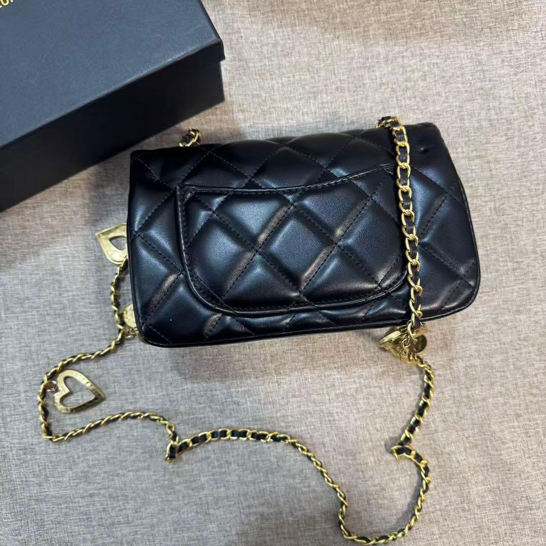 VIP会員限定 ノベルティ　ショルダーバッグ　ハートチャーム ブラック