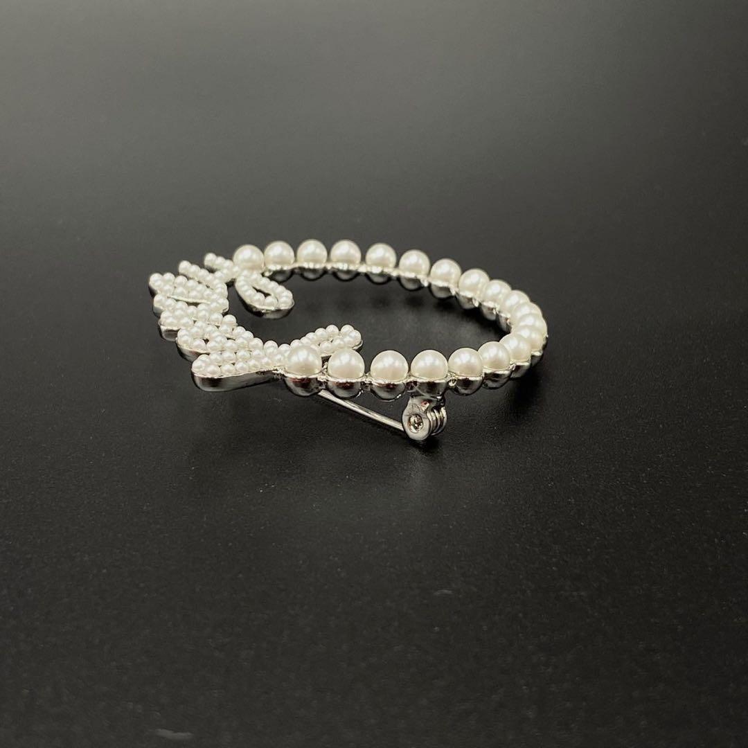 【極美品 現行】 フォクシー パール ロゴ ブローチ 【定価45000円】