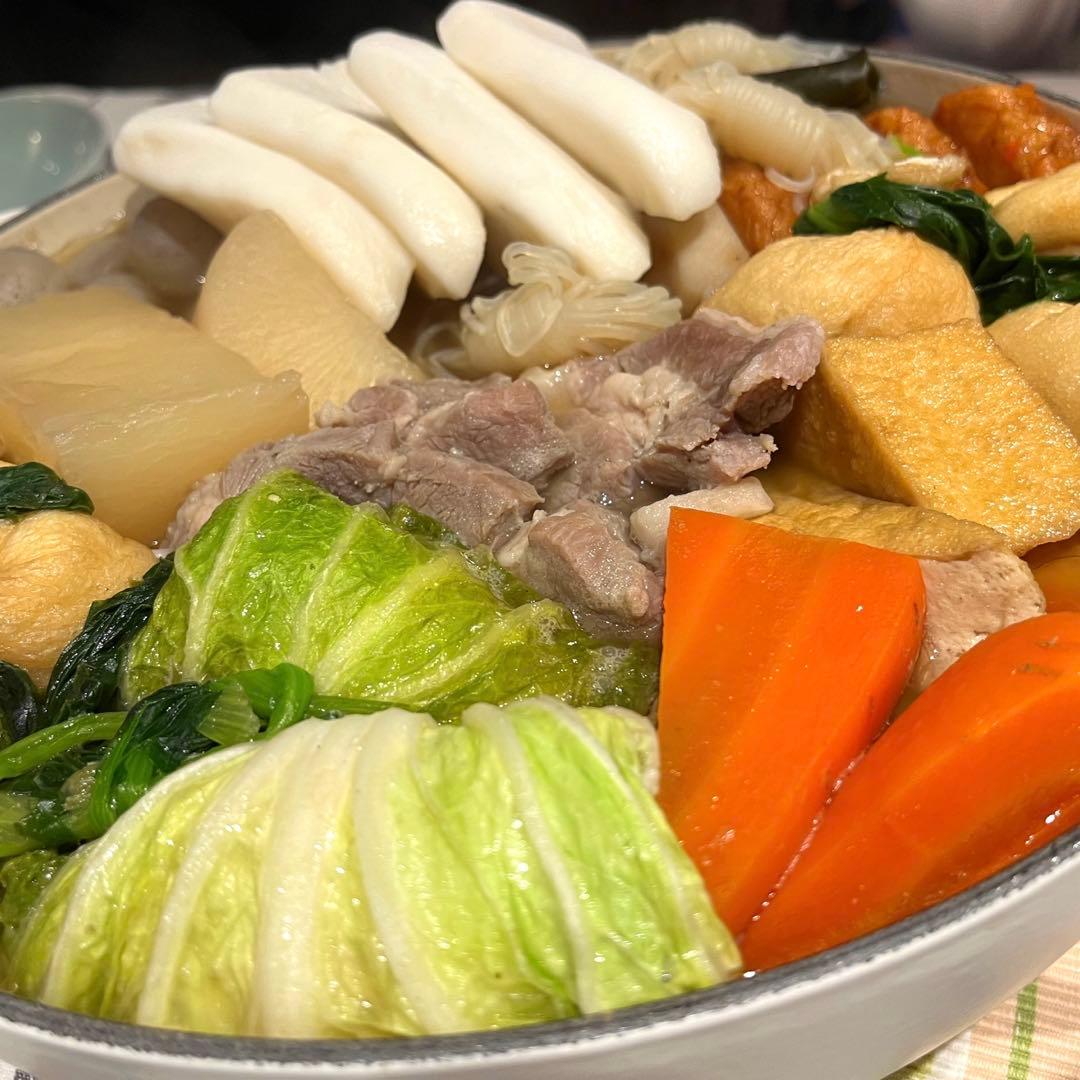 新品　ルクルーゼ 28cm マルミット オリーブブランチレリーフ　IH 土鍋代用