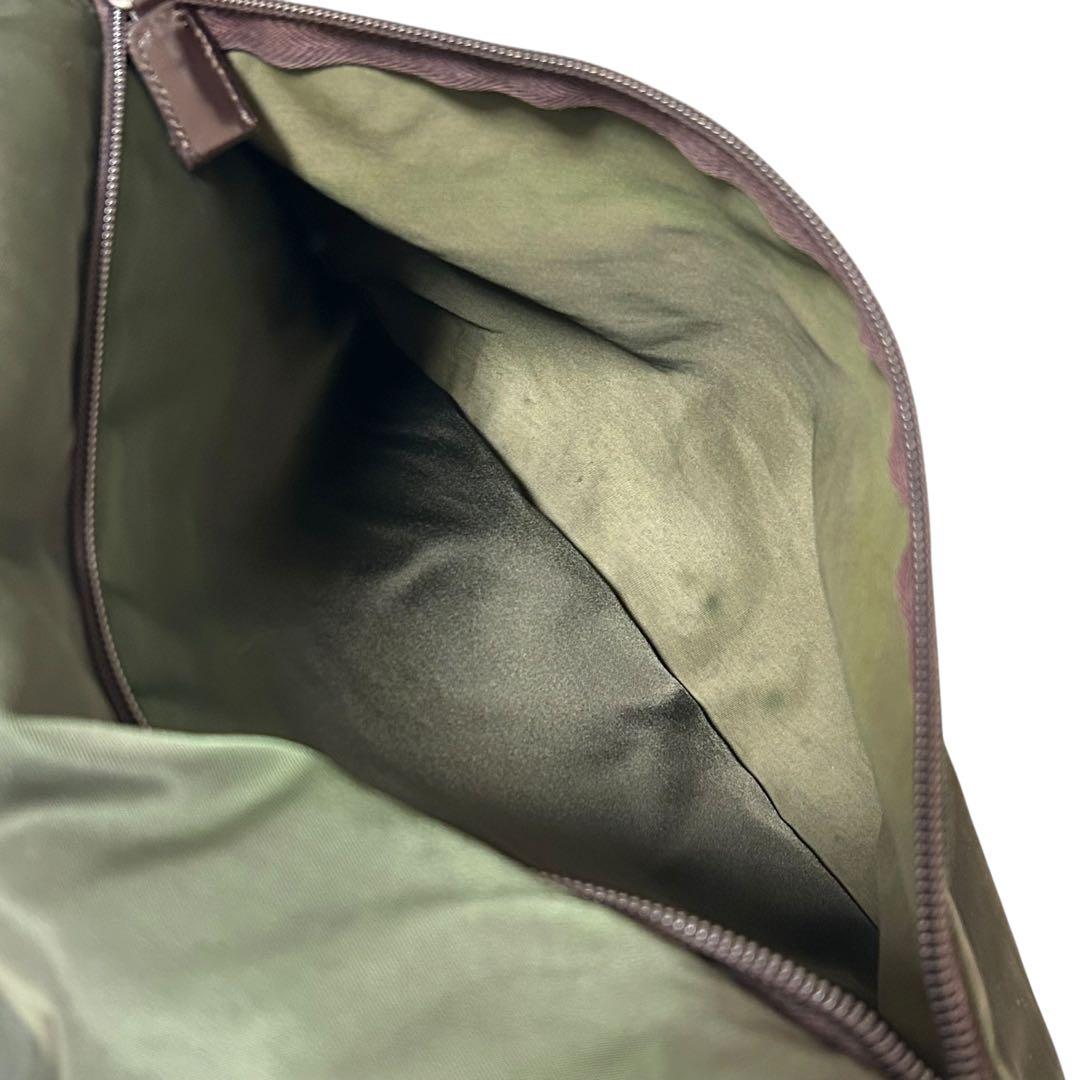 PRADA ショルダーバッグ　ナイロン　カーキ　プラダ　メッセンジャーバッグ