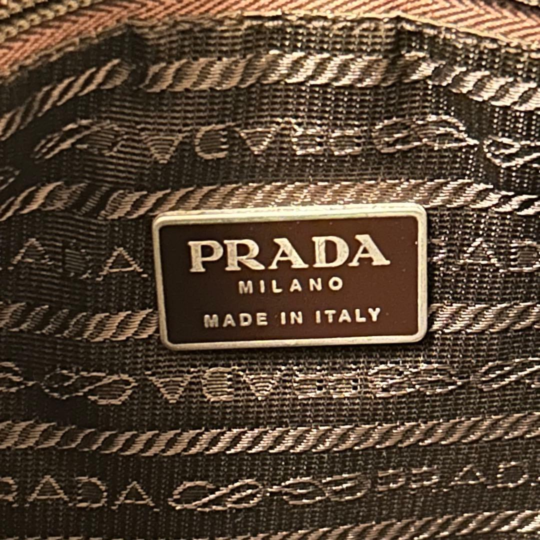 PRADA ショルダーバッグ　ナイロン　カーキ　プラダ　メッセンジャーバッグ
