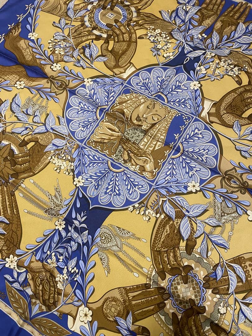 HERMES シルクスカーフ 花と手のデザイン