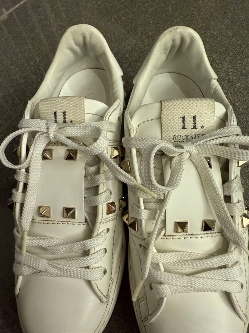 クリーニング済み　美品！Valentino スタッズ付きホワイトスニーカー