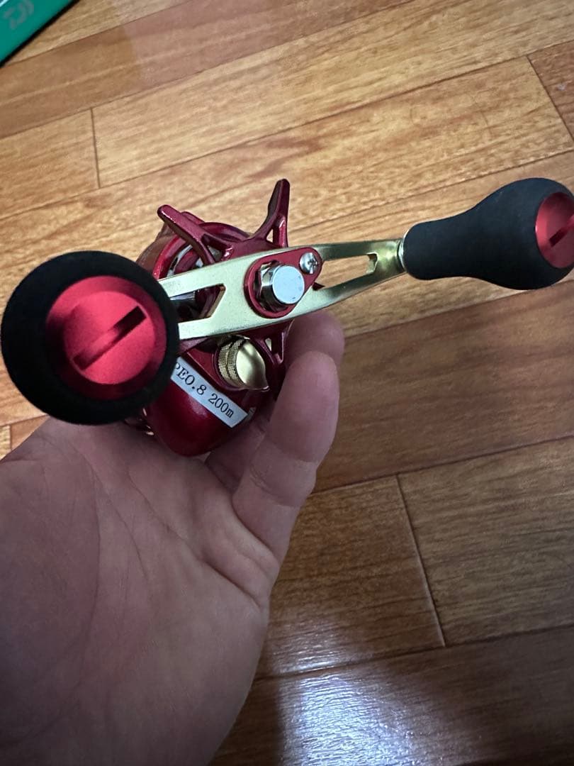 レッド ベイトリール ダブルハンドル　左ハンドル