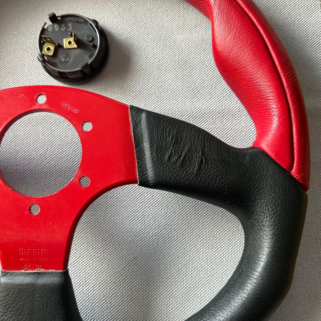 MOMO スポーツステアリング コマンド レッド/ブラック