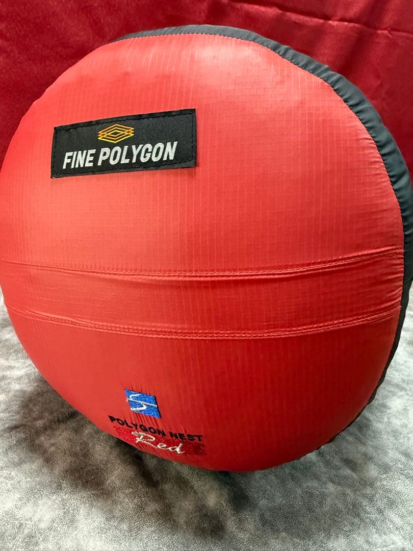 ファイントラック　ポリゴネスト Red 寝袋