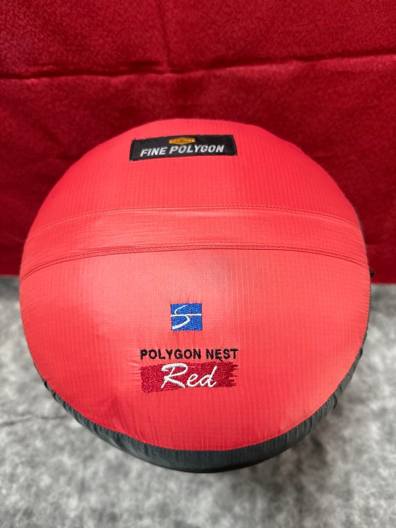 ファイントラック　ポリゴネスト Red 寝袋