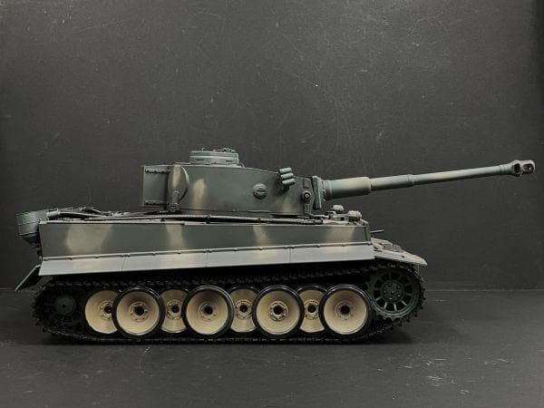 技術基準適合証明済 ヘンロン 1/16 迷彩色 タイガーI型【メーカー特注色】