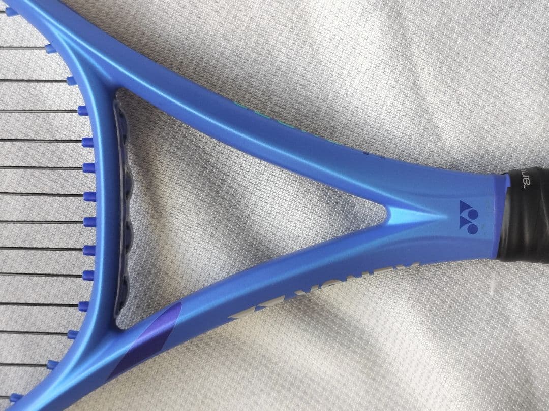 EZONE98（シューズケース新品付） YONEXイーゾーンテニスラケットG2