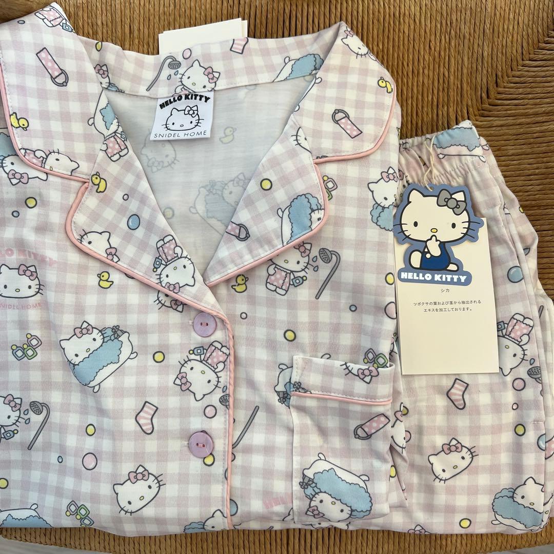 【新品】スナイデルホーム　キティ総柄　パジャマ上下　シャツパンツ　ピンク