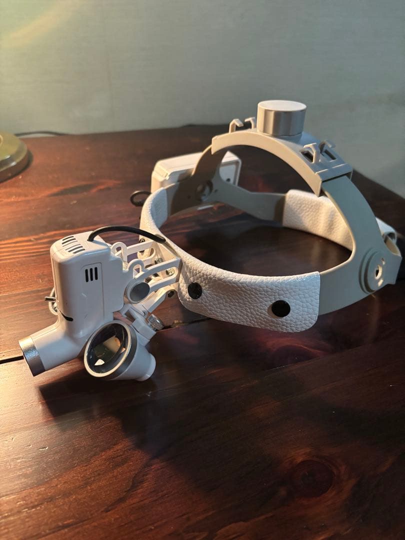 （ジャンク品）ヘッドバンドメガネ式ルーペ　拡大鏡LEDライト3.5倍　歯科外科用