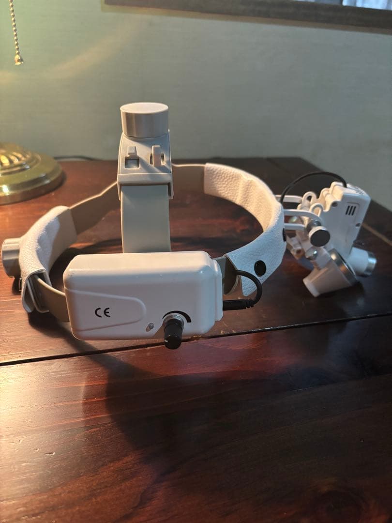 （ジャンク品）ヘッドバンドメガネ式ルーペ　拡大鏡LEDライト3.5倍　歯科外科用