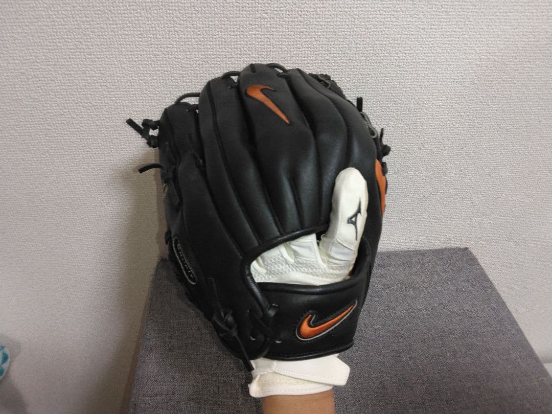 ナイキ一般大人用グローブ　PRO GOLD 　内野・オールラウンド