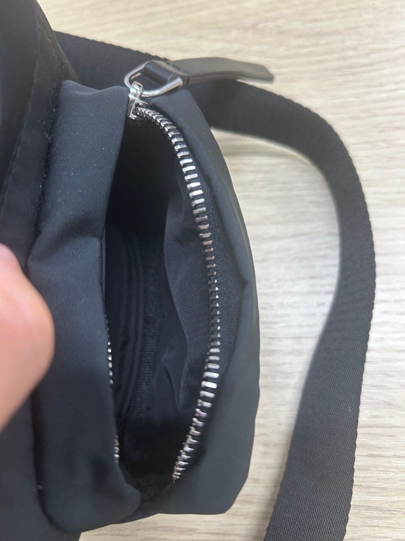 【良品】モンクレール ウエスト ボディバッグ黒J2 5M00001