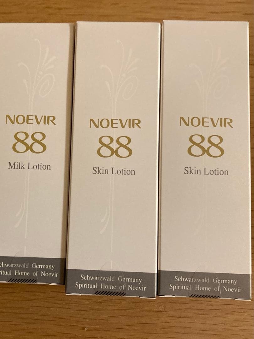 ノエビア80 スキンローション2本　ミルクローション1本