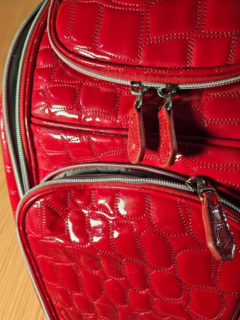 ヒロチナ新品未使用　OWL エナメル高級ワニ柄型押しゴルフバッグ レッド