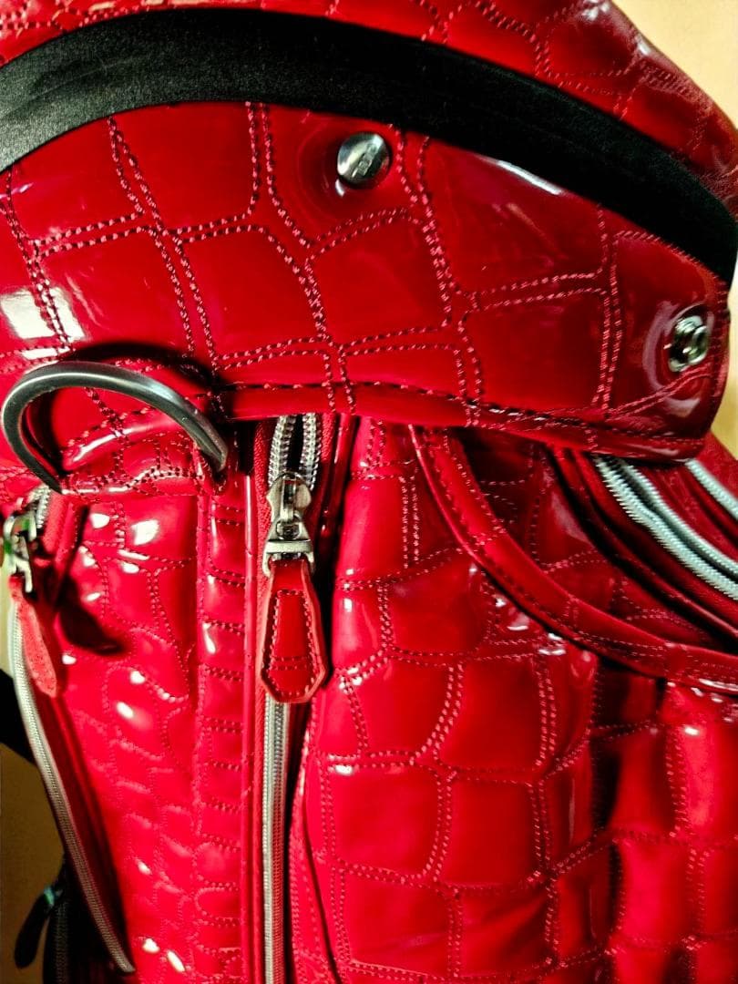 ヒロチナ新品未使用　OWL エナメル高級ワニ柄型押しゴルフバッグ レッド