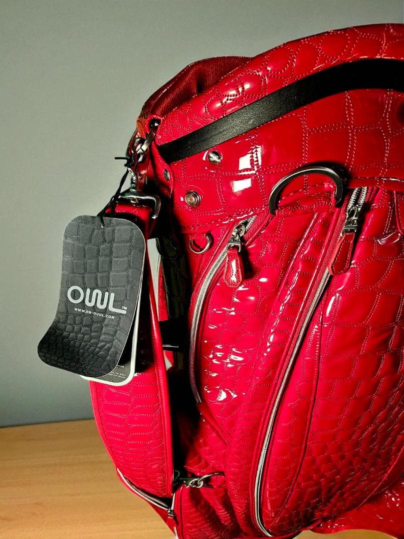ヒロチナ新品未使用　OWL エナメル高級ワニ柄型押しゴルフバッグ レッド