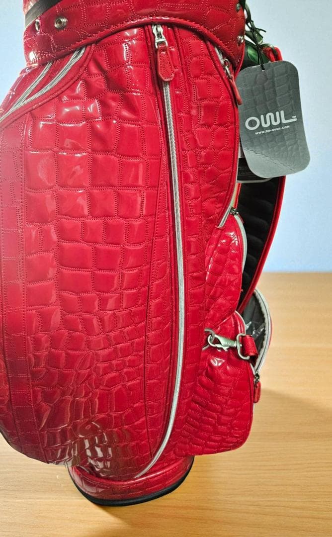 ヒロチナ新品未使用　OWL エナメル高級ワニ柄型押しゴルフバッグ レッド