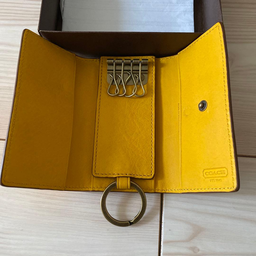 未使用　coach キーケース　4連　レザー　ショップカード　箱付き