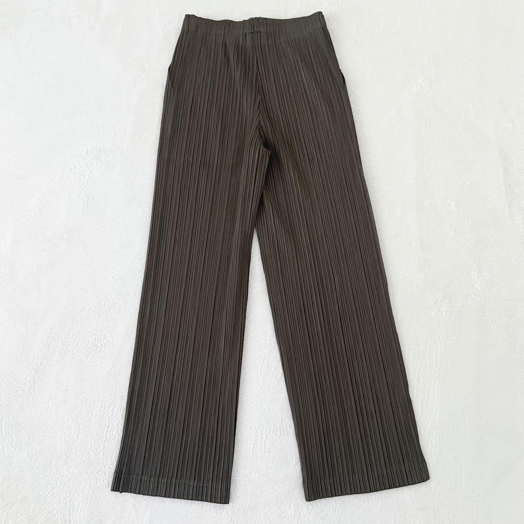 極美品　プリーツプリーズ イッセイミヤケ　ボトムス　ダークブラウン　0