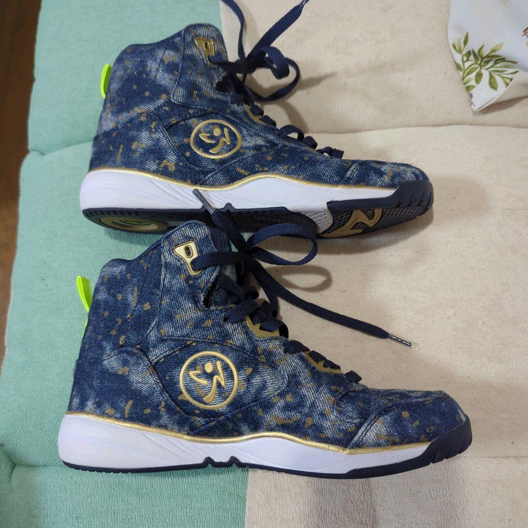 ズンバ　zumba スニーカーシューズ 人気即完売品　デニム 23.5cm