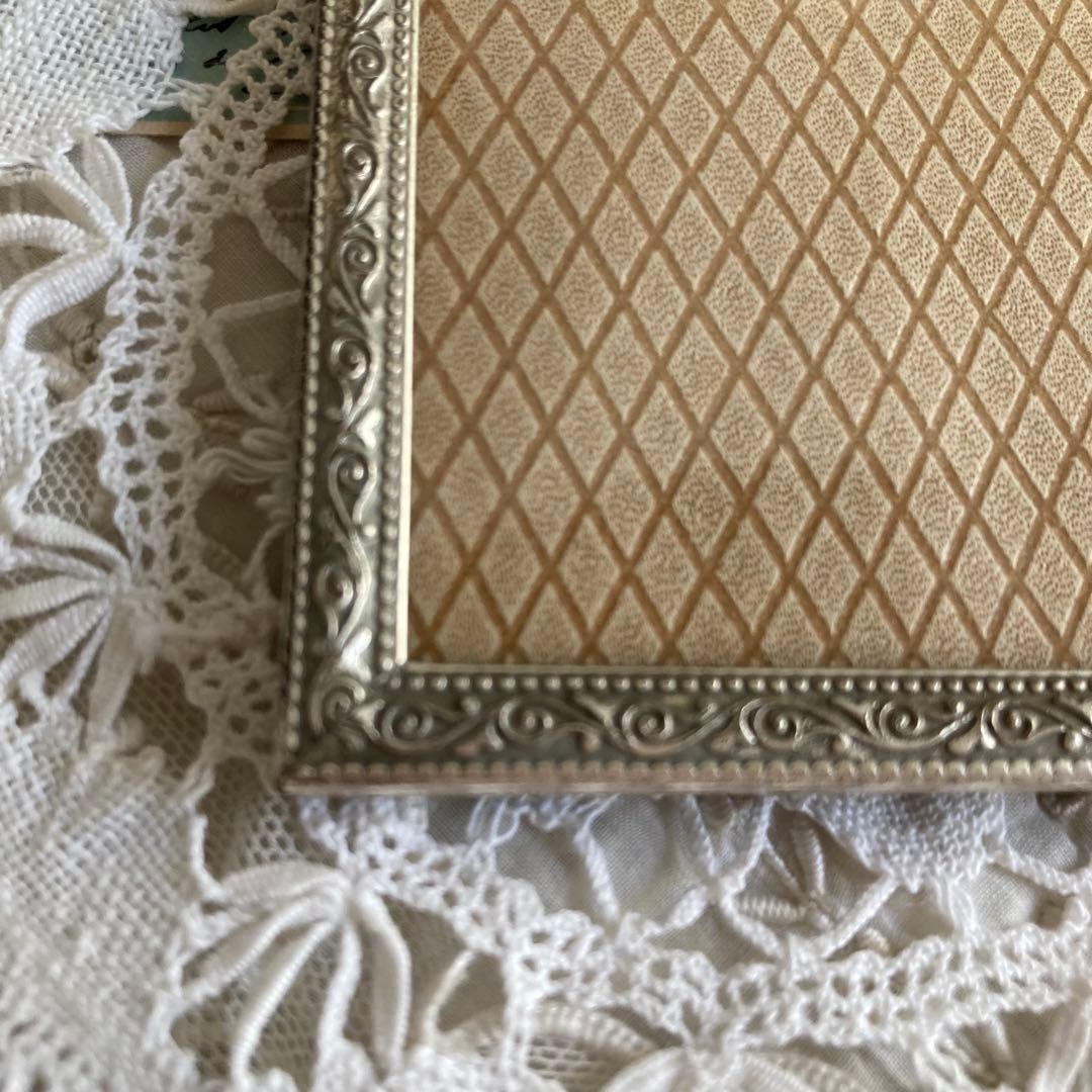 北欧アンティーク 繊細な装飾が美しい小さな小さなアンティークフレーム