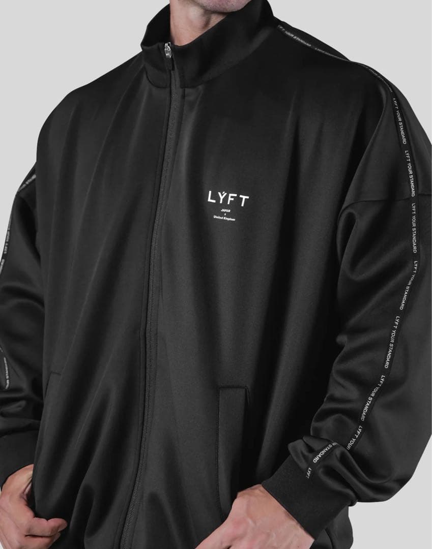 【美品】LYFT セットアップ　エンブレム　ジャージ　ブラック　バラ売り不可　M