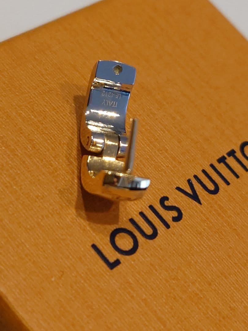 再値下げ　片耳　ルイヴィトン ブックレドレイユ・ナノグラム ピアス