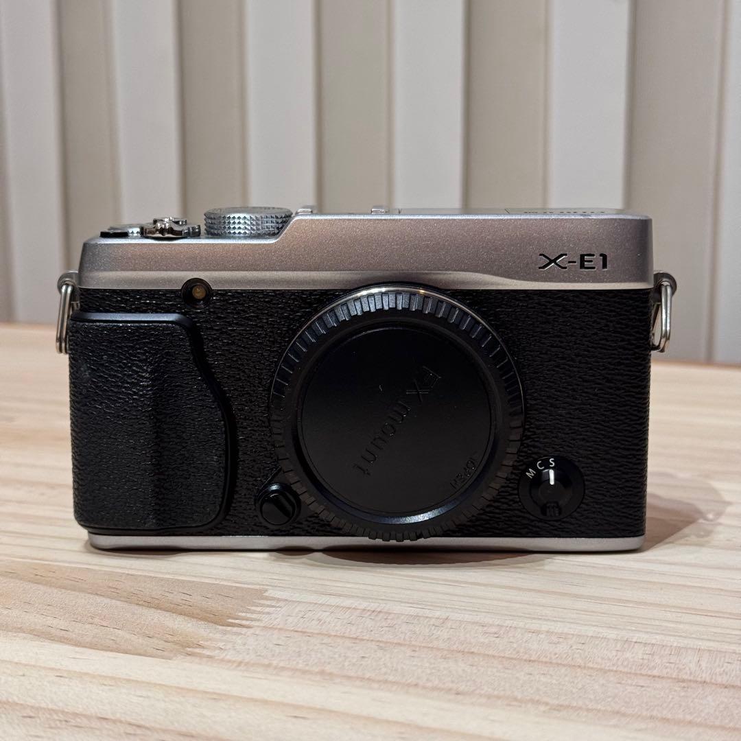Fujifilm X-E1 ミラーレスカメラ ボディ（難あり）