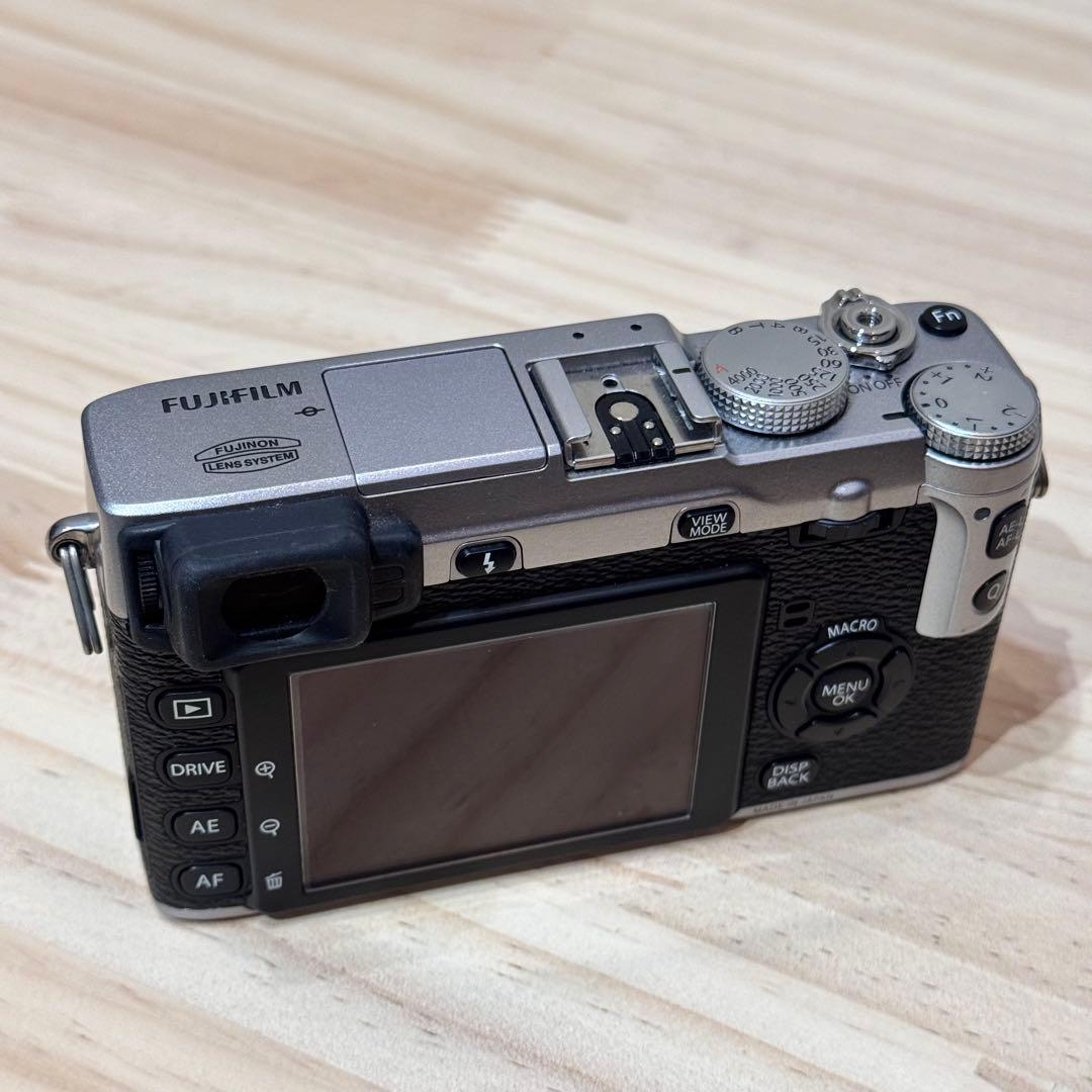 Fujifilm X-E1 ミラーレスカメラ ボディ（難あり）